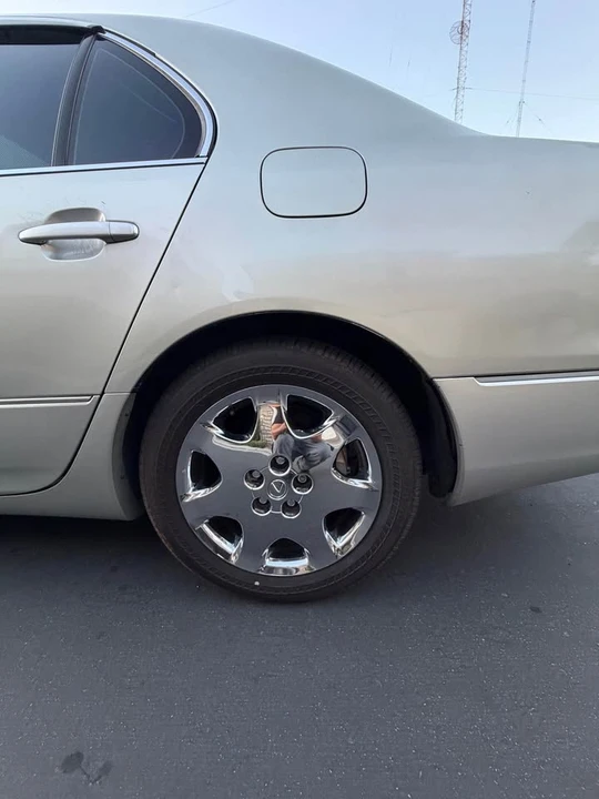 2003 Lexus LS 3rd Gen - Image 9 of 20
