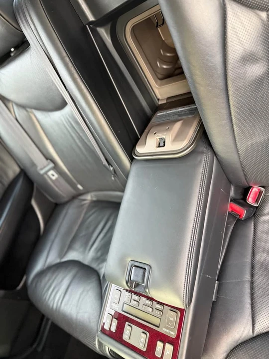2003 Lexus LS 3rd Gen - Image 5 of 16