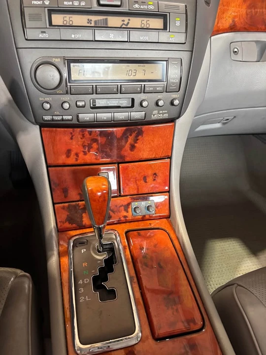 2003 Lexus LS 3rd Gen - Image 10 of 11