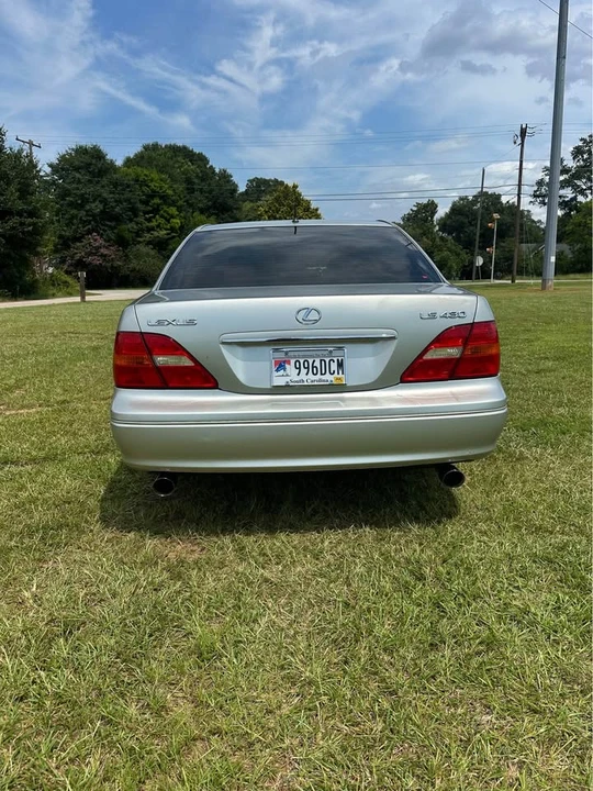 2003 Lexus LS 3rd Gen - Image 6 of 12