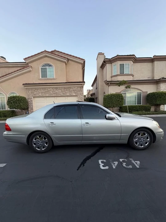 2003 Lexus LS 3rd Gen - Image 4 of 20