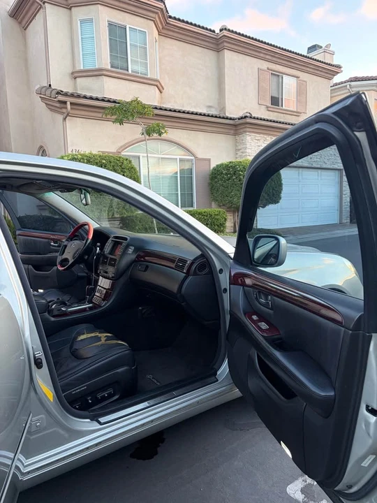 2003 Lexus LS 3rd Gen - Image 16 of 20