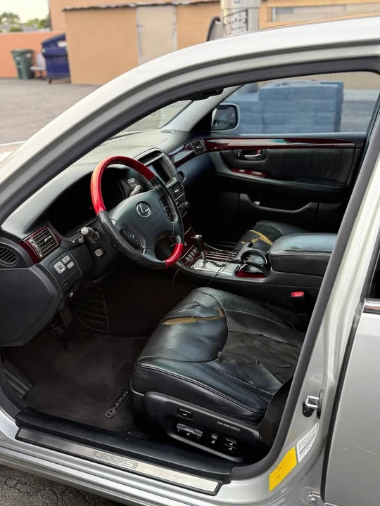 2003 Lexus LS 3rd Gen - Image 14 of 16
