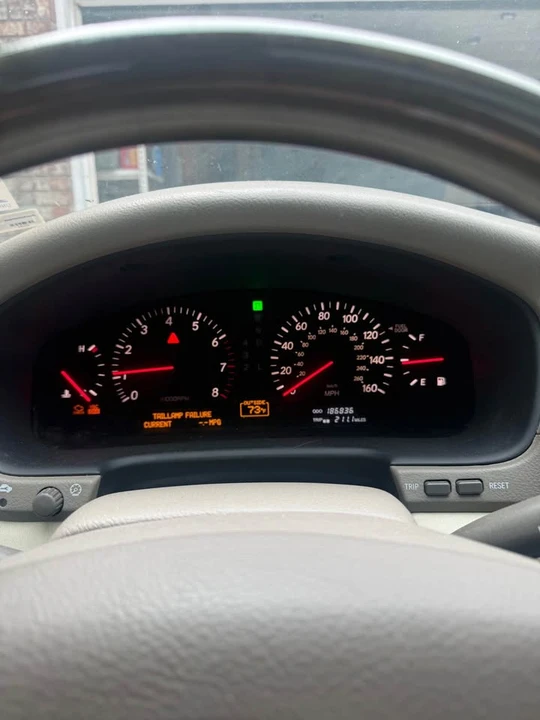 2003 Lexus LS 3rd Gen - Image 6 of 8