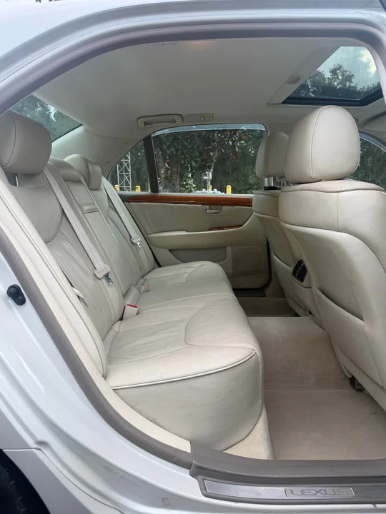 2003 Lexus LS 3rd Gen - Image 13 of 20