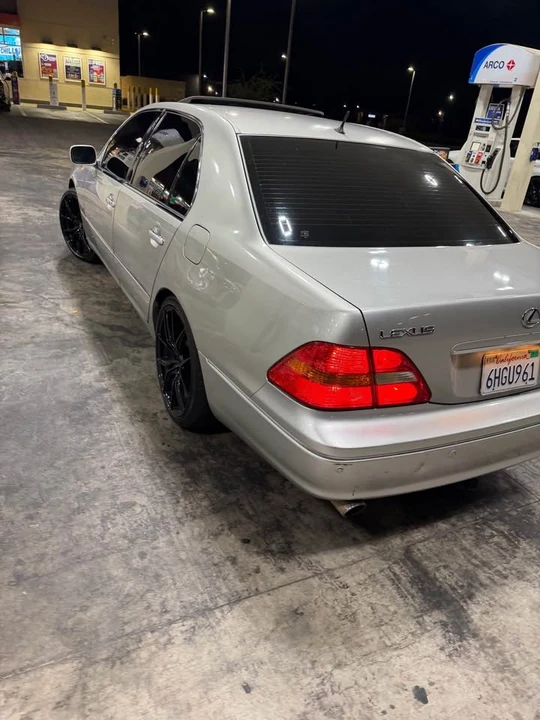 2003 Lexus LS 3rd Gen - Image 14 of 14
