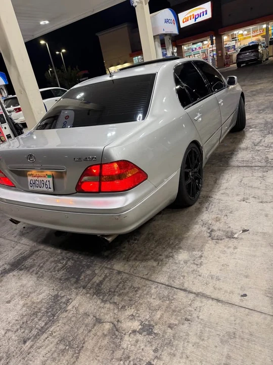 2003 Lexus LS 3rd Gen - Image 8 of 14