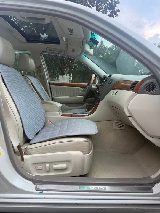 2003 Lexus LS 3rd Gen - Image 12 of 20