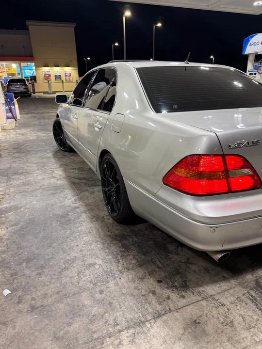 2003 Lexus LS 3rd Gen - Image 13 of 14