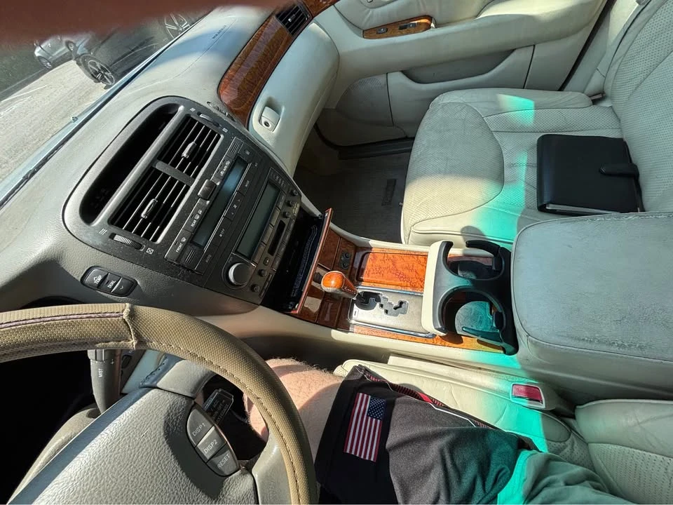 2003 Lexus LS 3rd Gen - Image 19 of 19