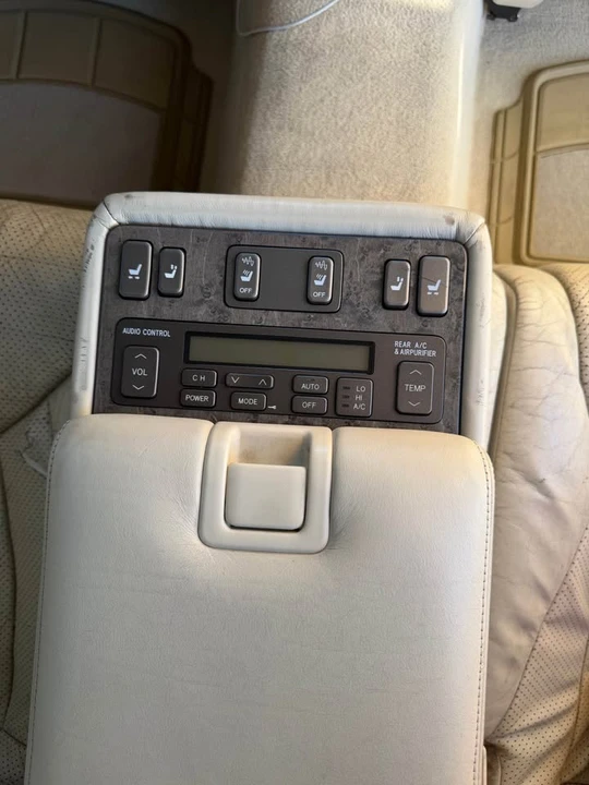 2003 Lexus LS 3rd Gen - Image 13 of 20