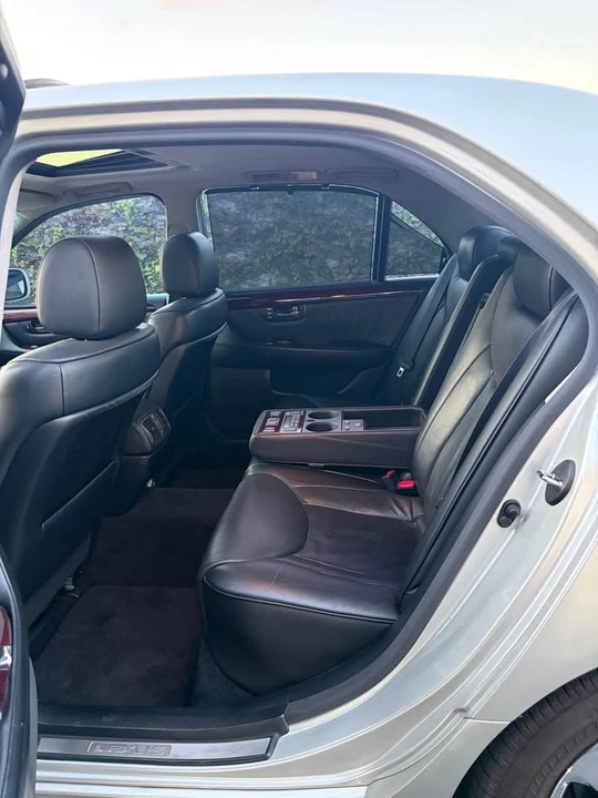 2003 Lexus LS 3rd Gen - Image 12 of 20