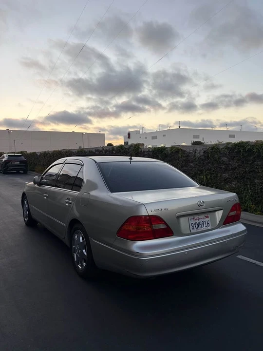2003 Lexus LS 3rd Gen - Image 5 of 20