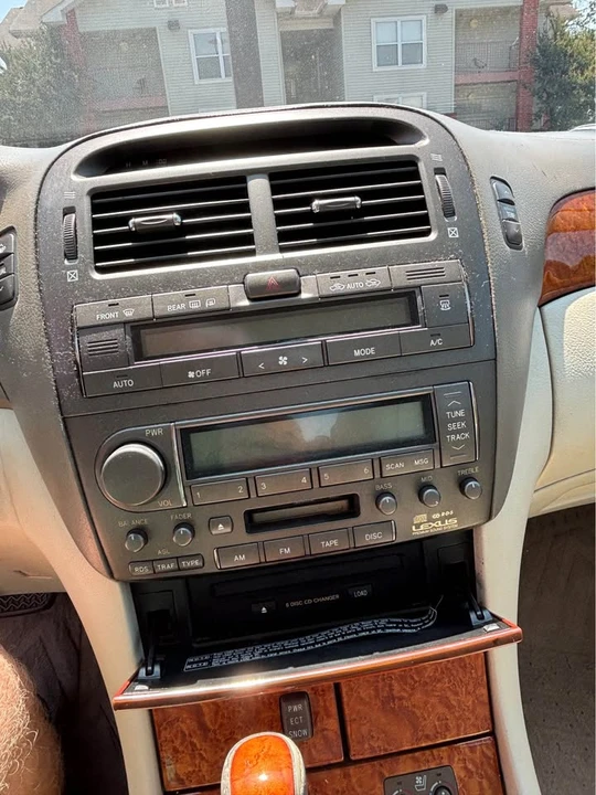 2003 Lexus LS 3rd Gen - Image 11 of 19