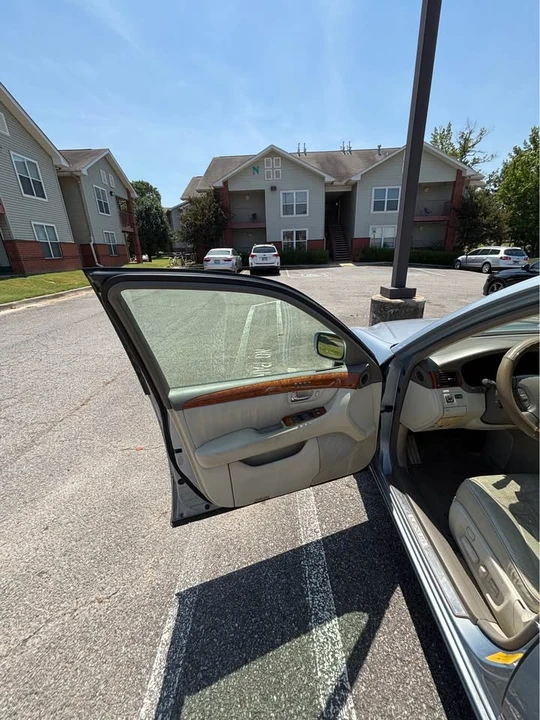 2003 Lexus LS 3rd Gen - Image 17 of 19