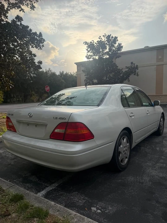 2003 Lexus LS 3rd Gen - Image 10 of 20