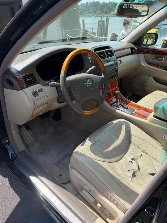 2003 Lexus LS 3rd Gen - Image 6 of 13