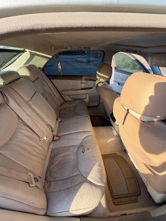 2003 Lexus LS 3rd Gen - Image 16 of 20