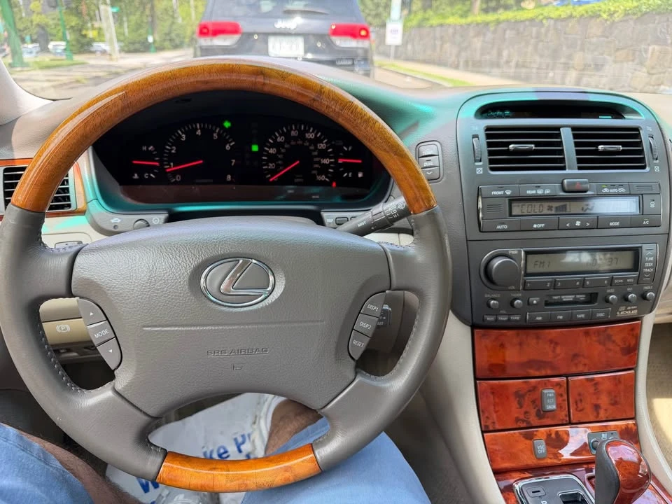2003 Lexus LS 3rd Gen - Image 10 of 13