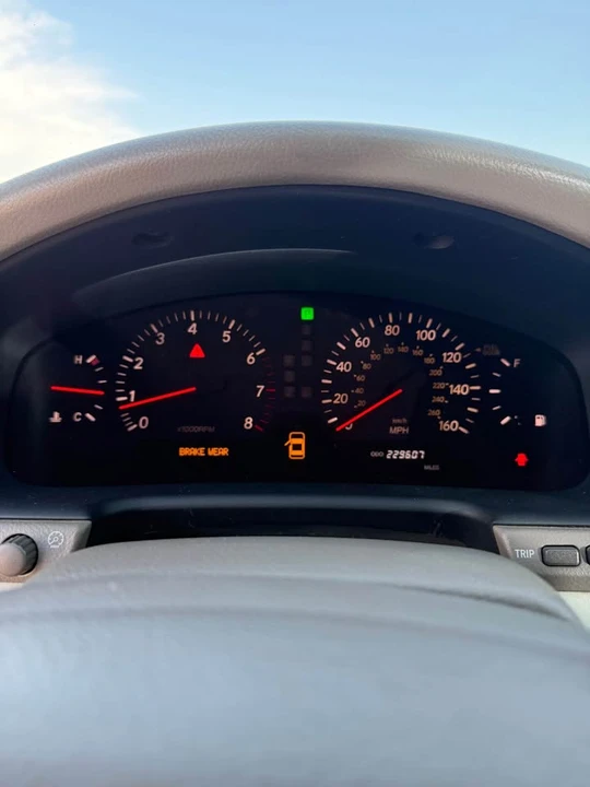 2003 Lexus LS 3rd Gen - Image 7 of 20