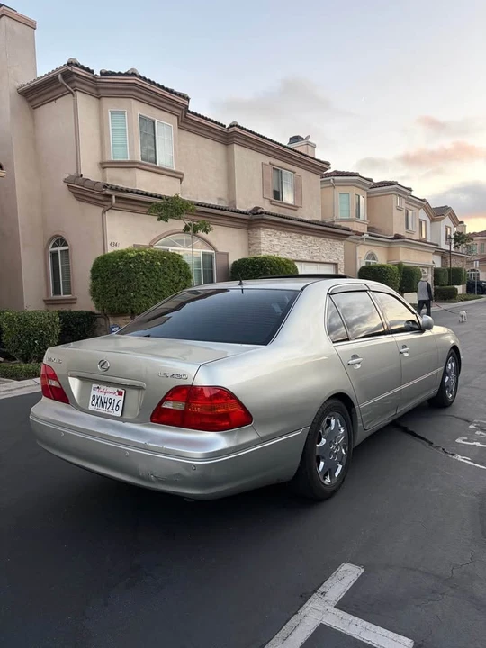 2003 Lexus LS 3rd Gen - Image 3 of 20