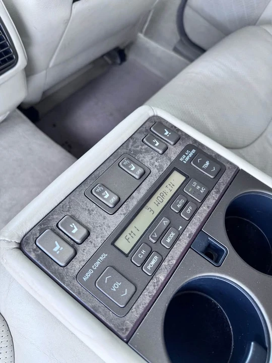2003 Lexus LS 3rd Gen - Image 7 of 10