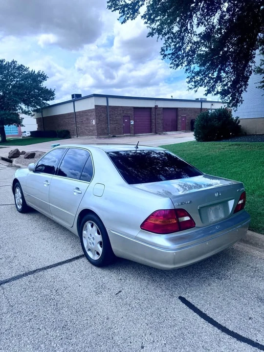 2003 Lexus LS 3rd Gen - Image 3 of 10