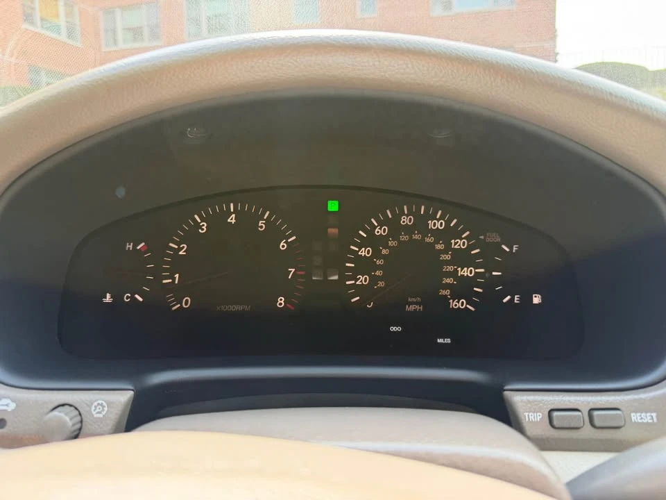2003 Lexus LS 3rd Gen - Image 11 of 13