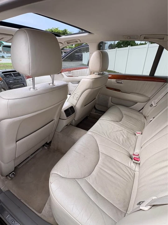 2003 Lexus LS 3rd Gen - Image 13 of 20