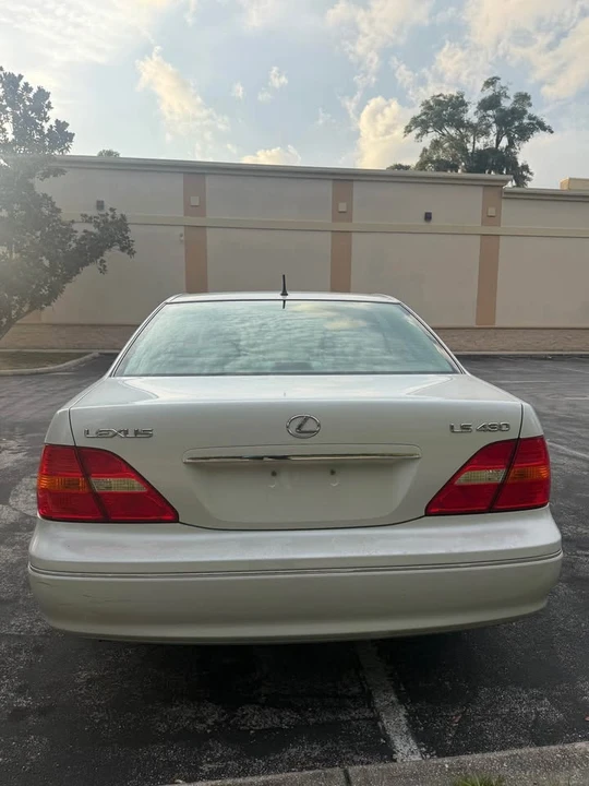 2003 Lexus LS 3rd Gen - Image 17 of 20