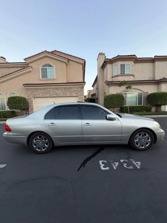 2003 Lexus LS 3rd Gen - Image 2 of 20