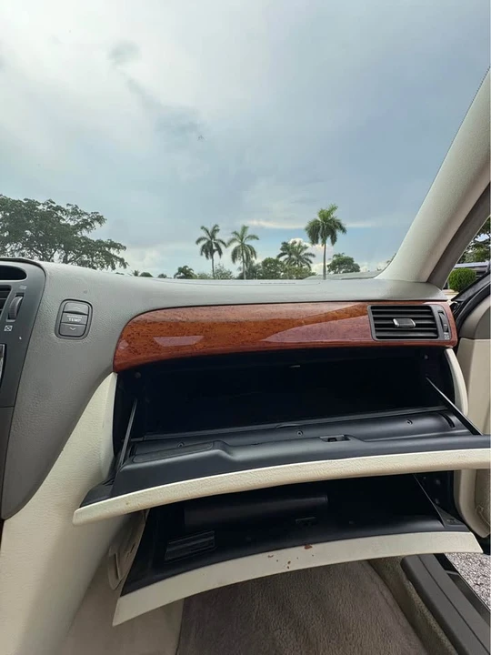 2003 Lexus LS 3rd Gen - Image 16 of 20
