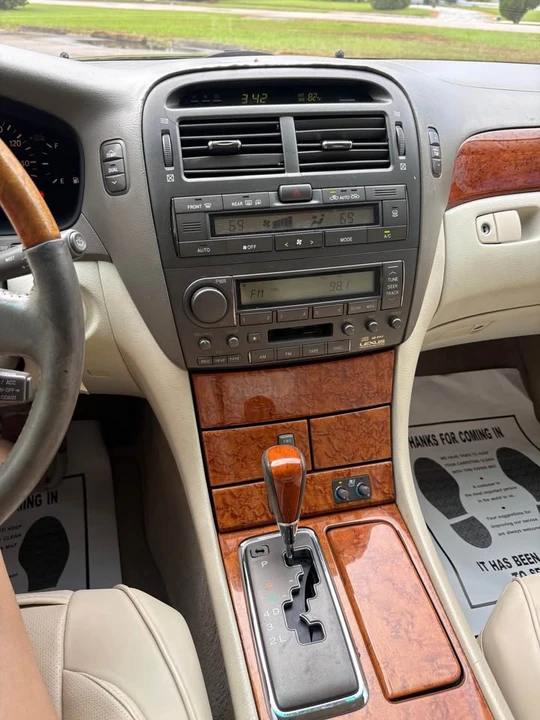 2003 Lexus LS 3rd Gen - Image 9 of 20