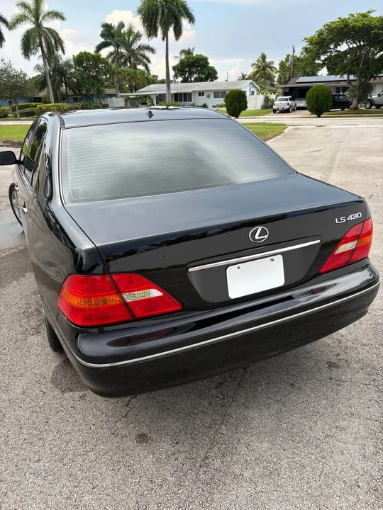 2003 Lexus LS 3rd Gen - Image 4 of 20