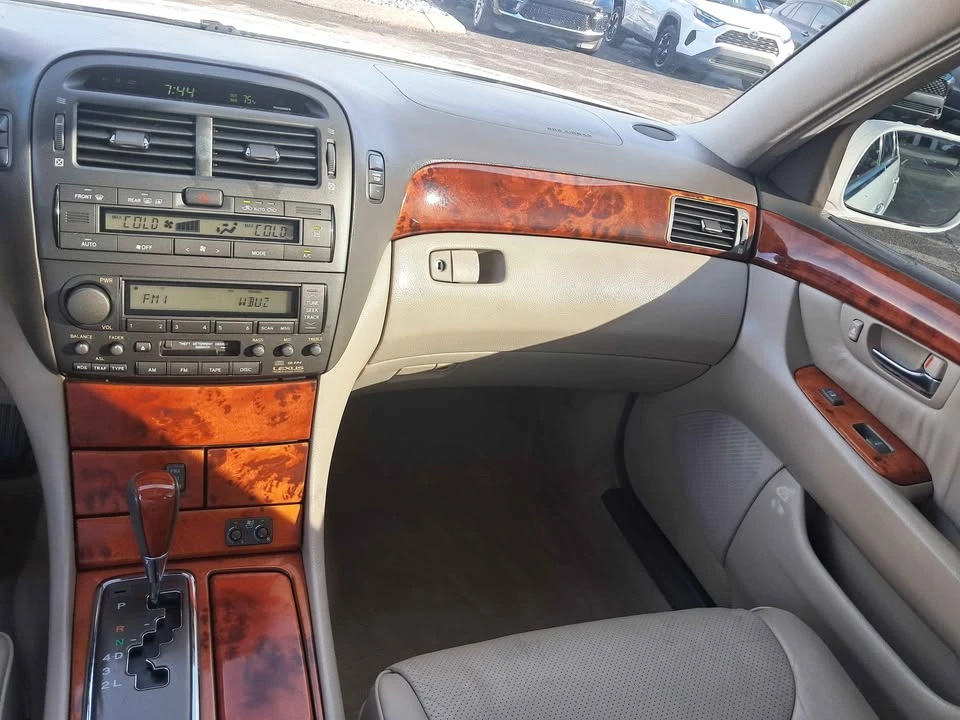2003 Lexus LS 3rd Gen - Image 13 of 16