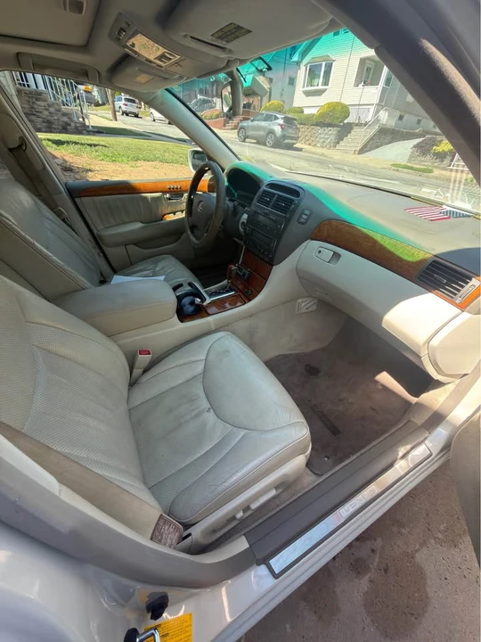 2003 Lexus LS 3rd Gen - Image 6 of 11