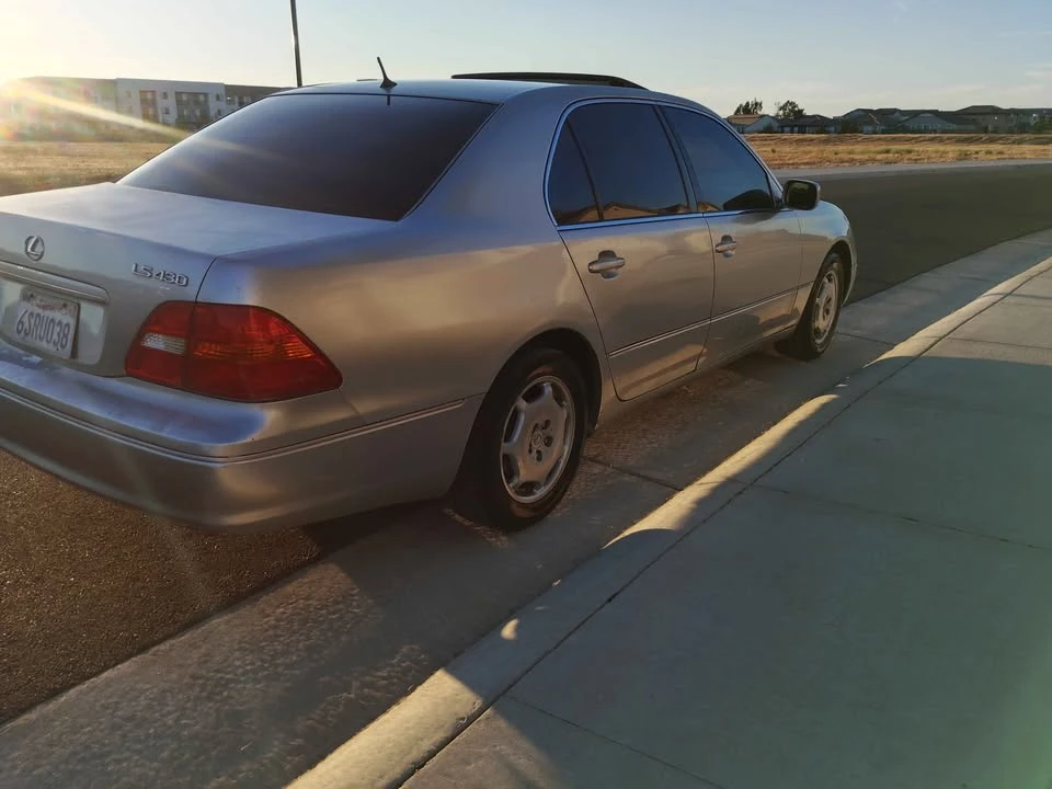 2003 Lexus LS 3rd Gen - Image 4 of 9