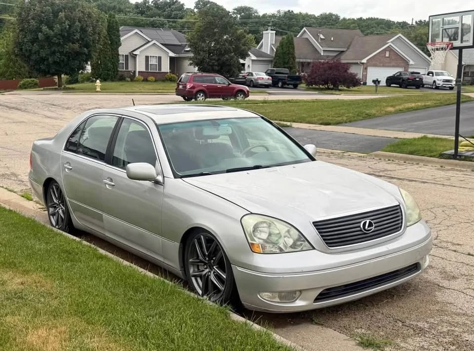 2003 Lexus LS 3rd Gen - Image 2 of 9