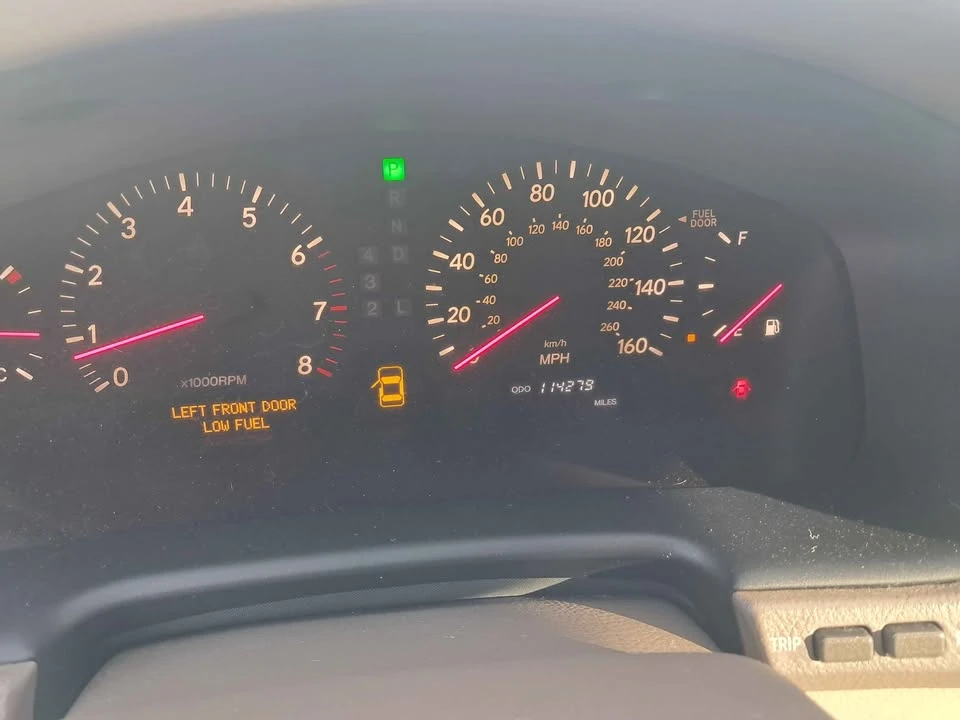 2003 Lexus LS 3rd Gen - Image 15 of 16