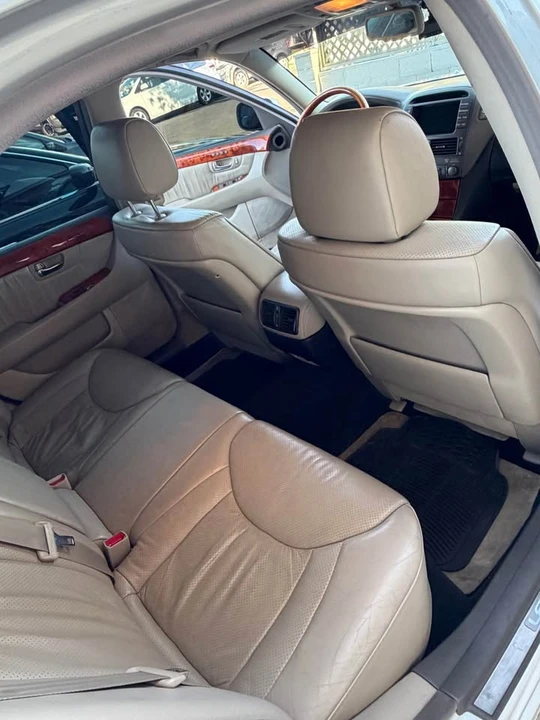 2003 Lexus LS 3rd Gen - Image 14 of 15