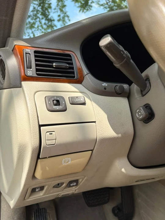 2003 Lexus LS 3rd Gen - Image 6 of 12