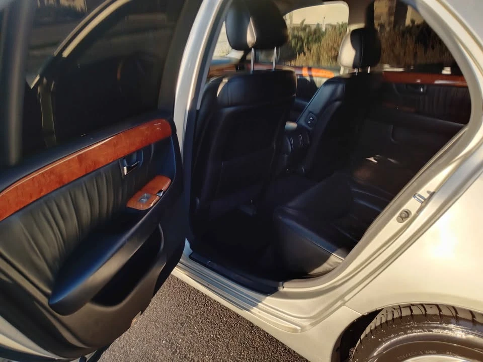 2003 Lexus LS 3rd Gen - Image 8 of 9