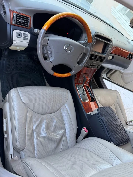 2003 Lexus LS 3rd Gen - Image 9 of 15
