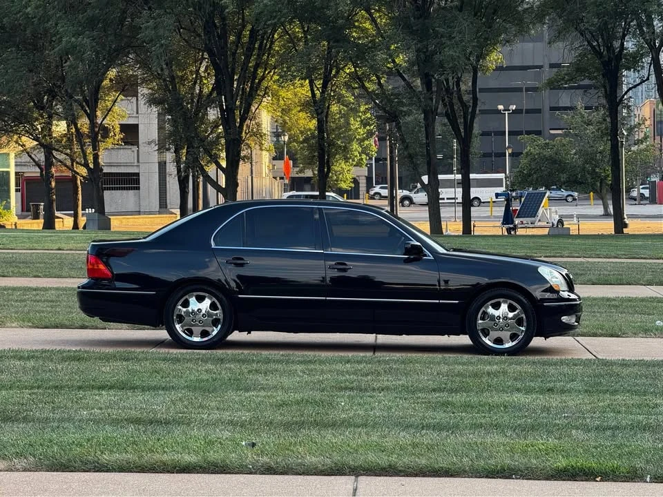 2003 Lexus LS 3rd Gen - Image 8 of 18