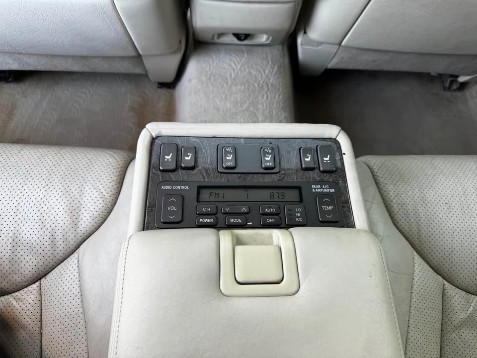 2003 Lexus LS 3rd Gen - Image 14 of 18