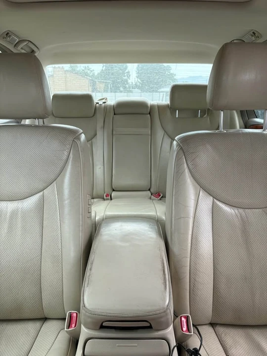 2003 Lexus LS 3rd Gen - Image 10 of 12