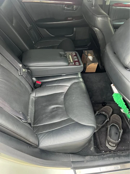 2003 Lexus LS 3rd Gen - Image 11 of 11