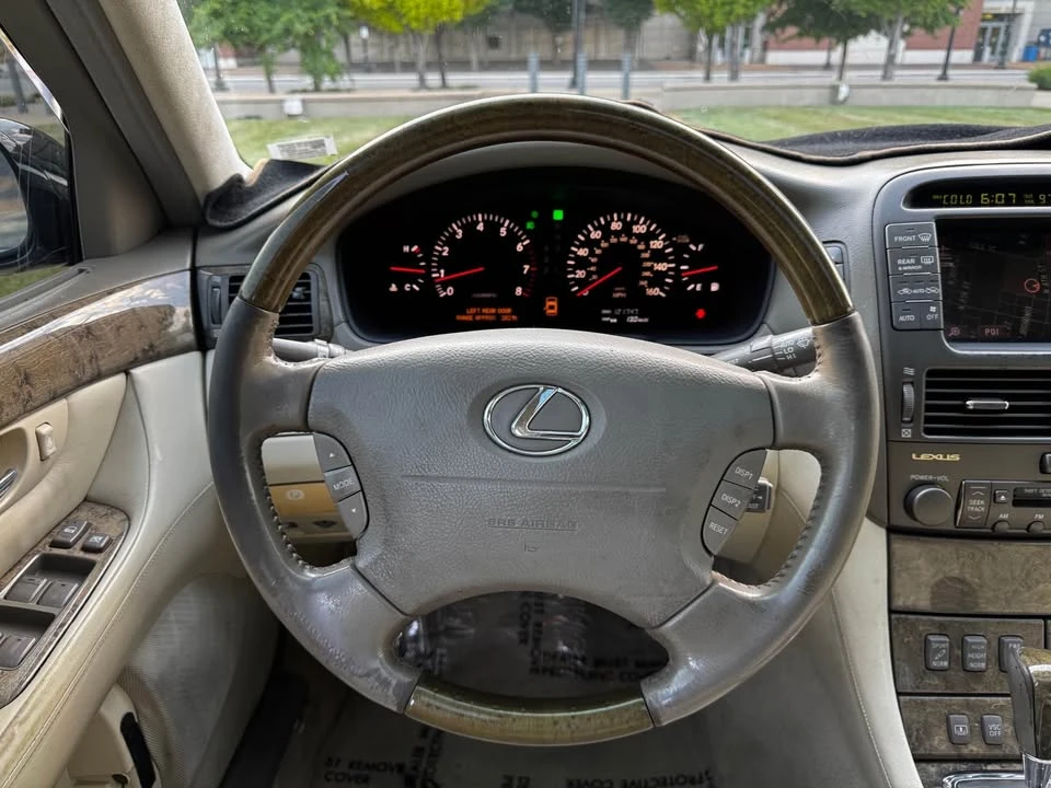 2003 Lexus LS 3rd Gen - Image 13 of 18
