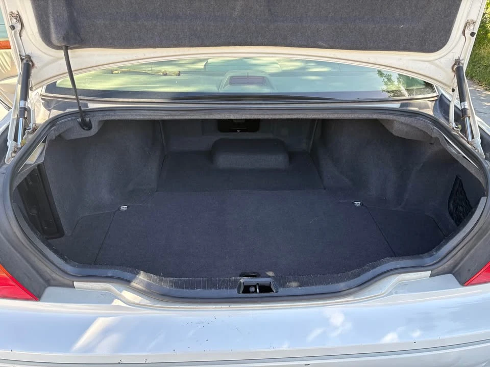2003 Lexus LS 3rd Gen - Image 11 of 12