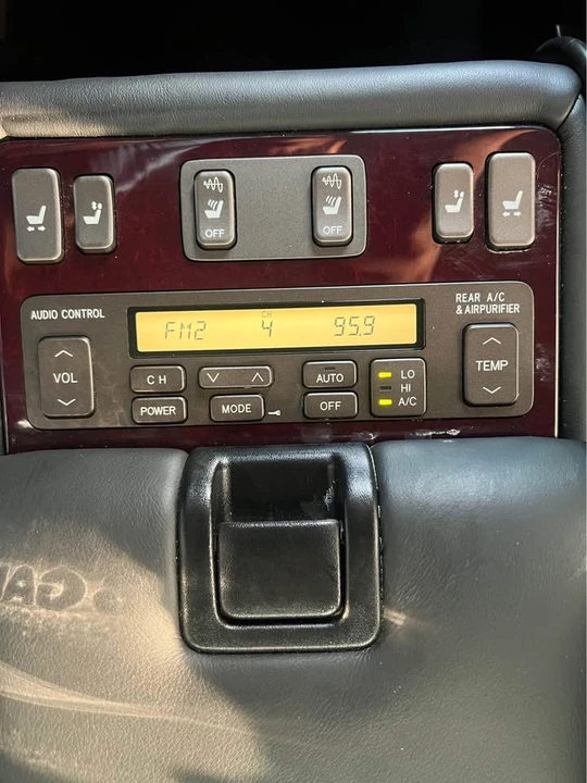 2003 Lexus LS 3rd Gen - Image 7 of 11
